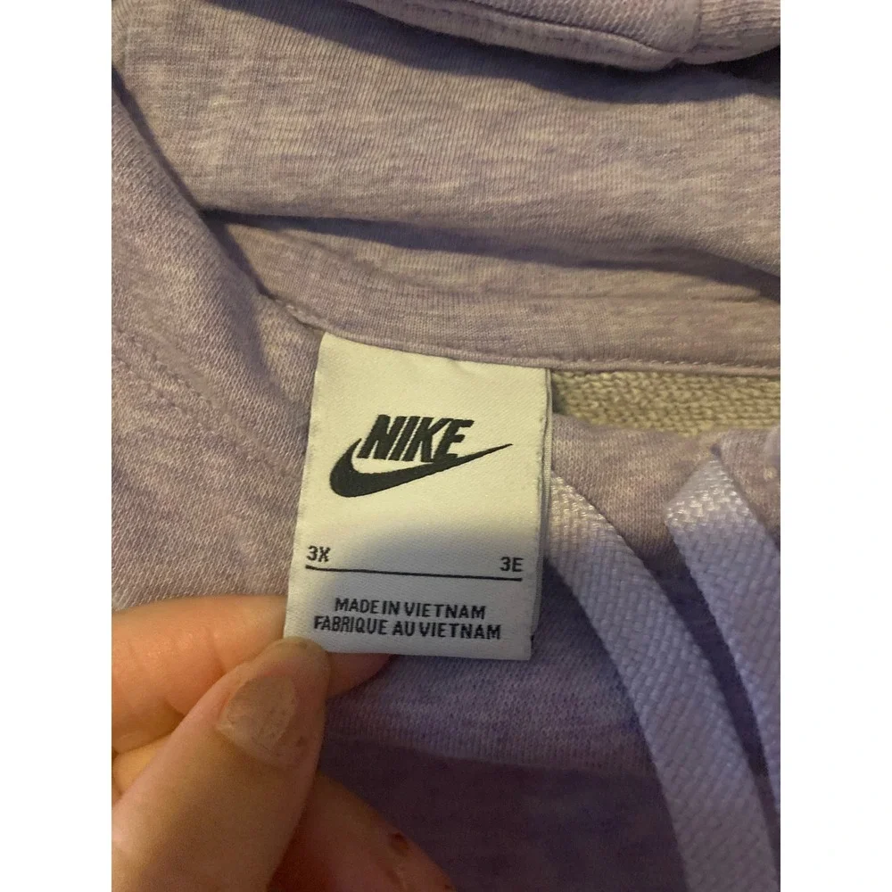 Nike sportswear essential